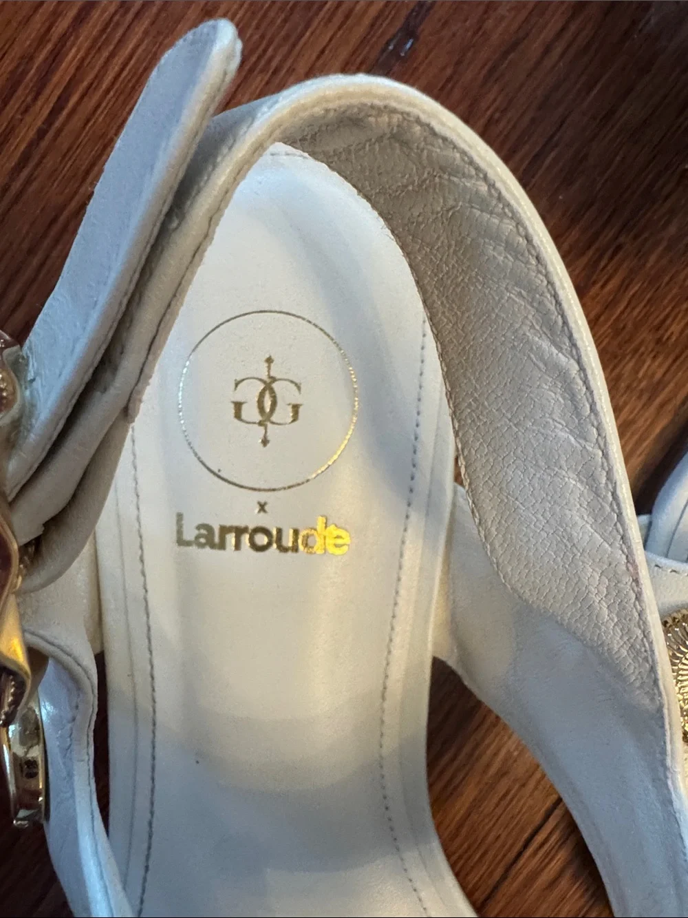 Larroude White women’s Sandals with Gold Shell & Star Accents - Picture 2 of 4